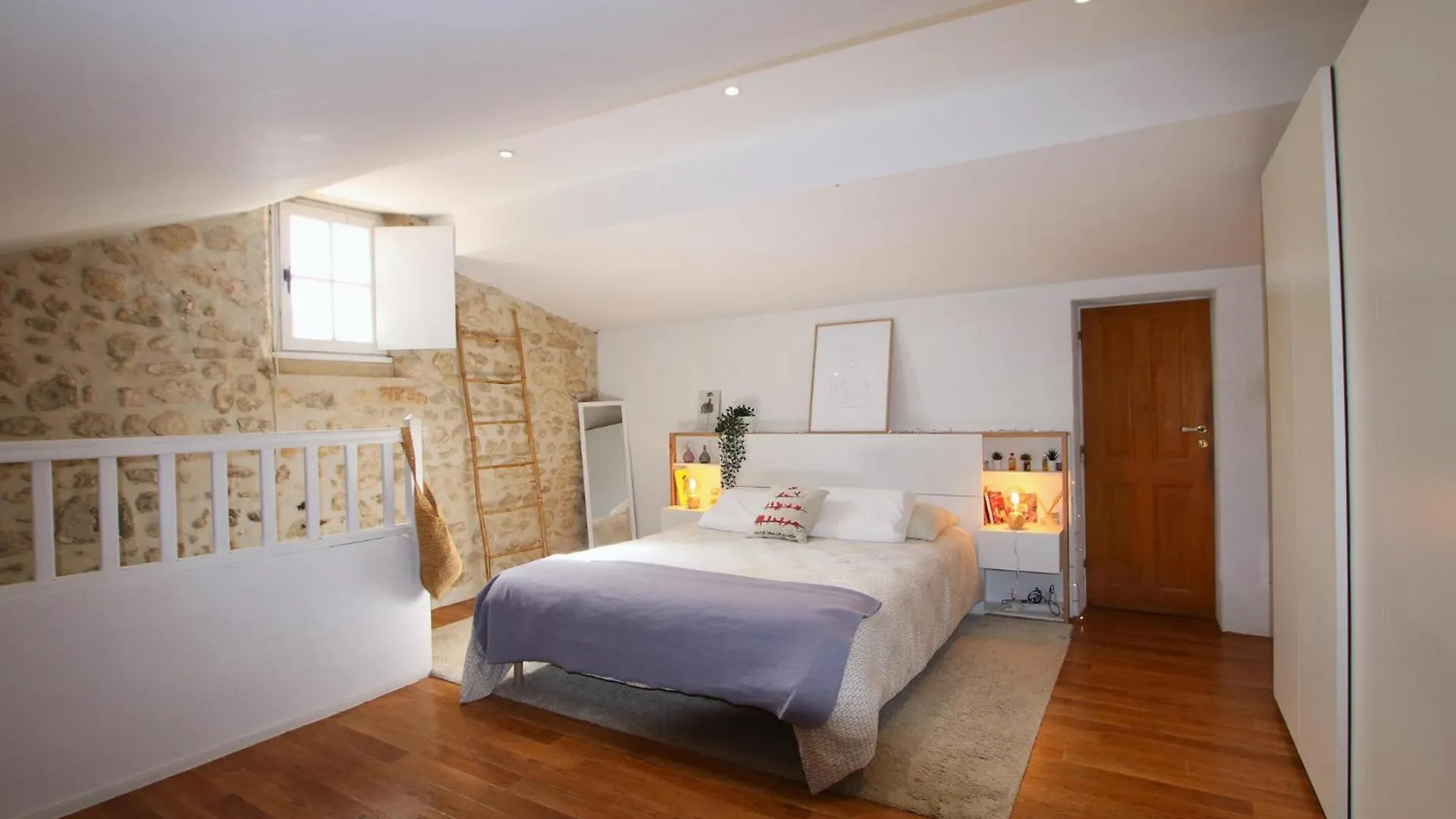 2 Bedroom Nice Home In Saint Restitut 0*, Saint-Restitut