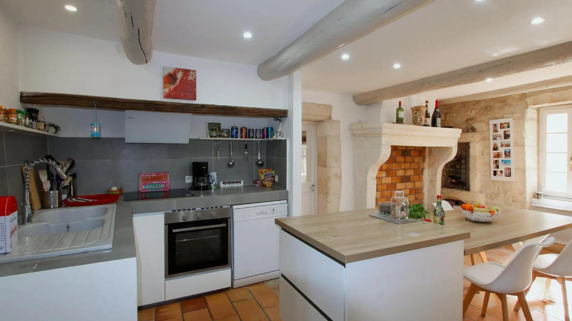 2 Bedroom Nice Home In Saint Restitut 0*, Saint-Restitut