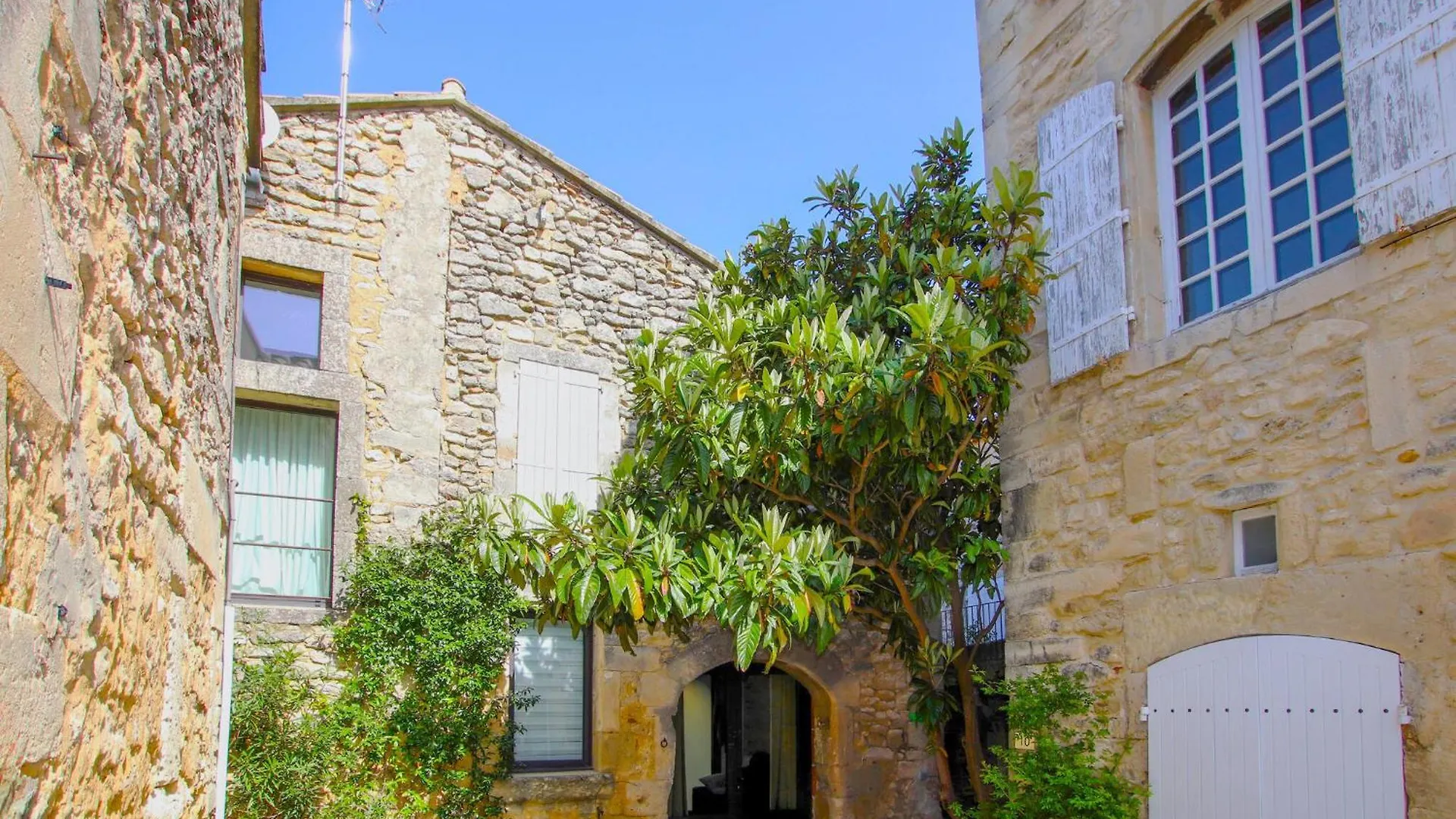 2 Bedroom Nice Home In Saint Restitut