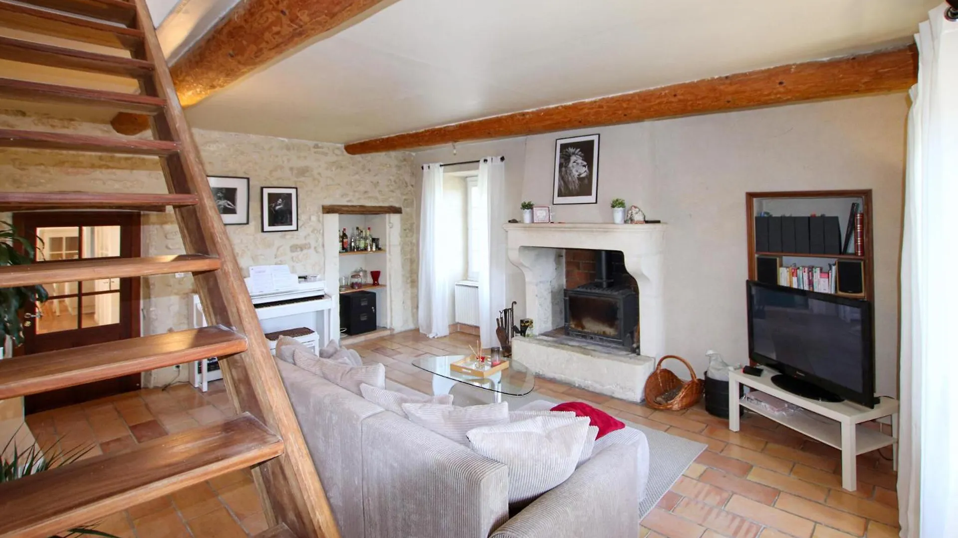 2 Bedroom Nice Home In Saint Restitut Holiday home
